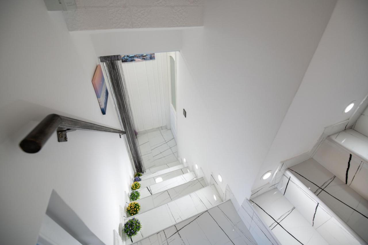 Luxury Apartment *